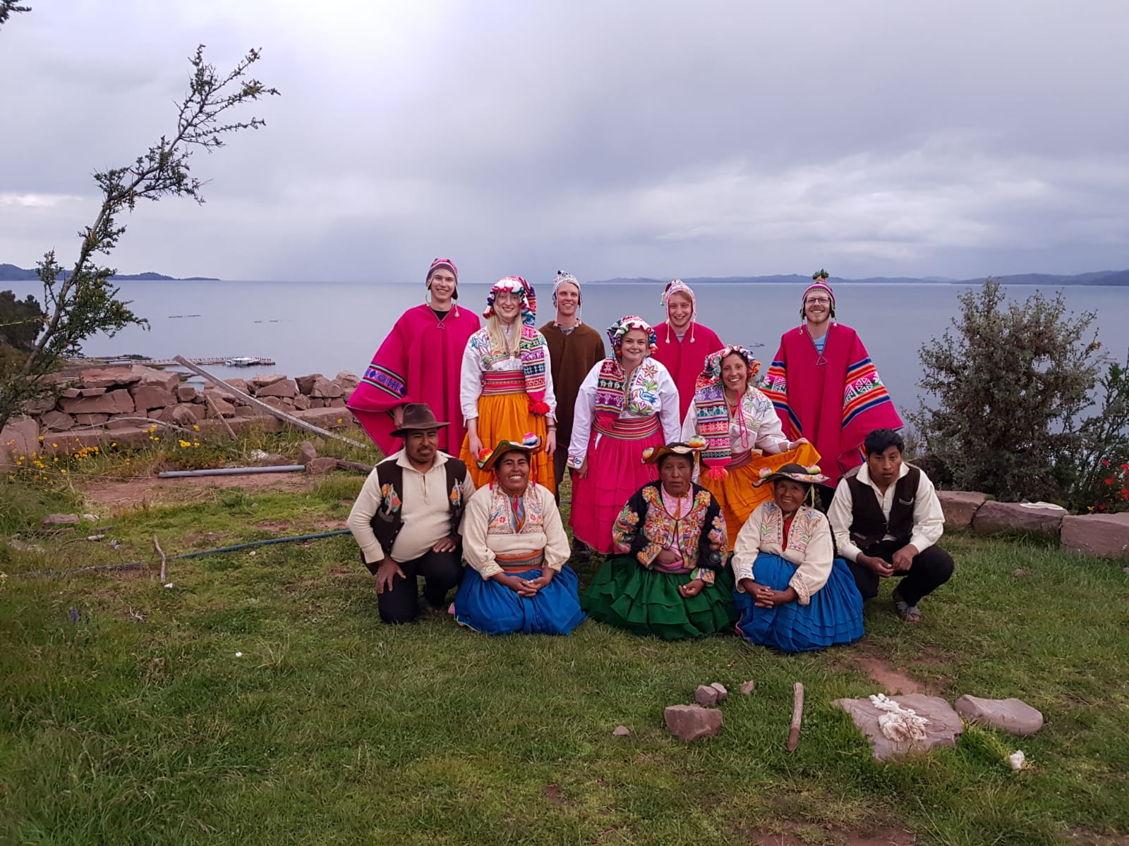 Zusammen mit den Uros - dem indigenen Volk des Titicacasees.