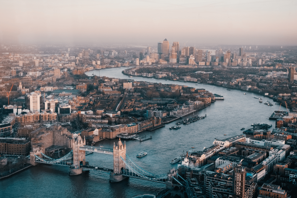 Die Tower Bridge aus der Luft 