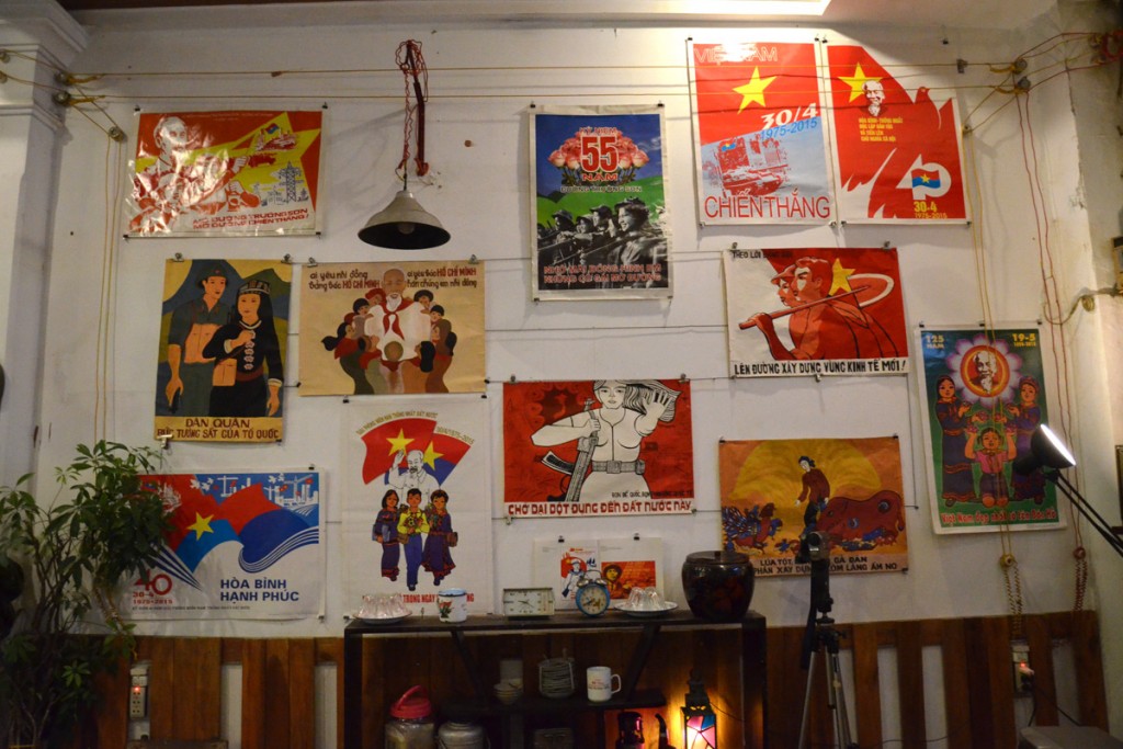 Diese Bar in Hue ist stylish dekoriert mit nostalgischen Propaganda-Postern