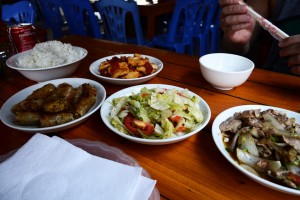 Ergiebiges Mittagessen in einem der Bergdörfer