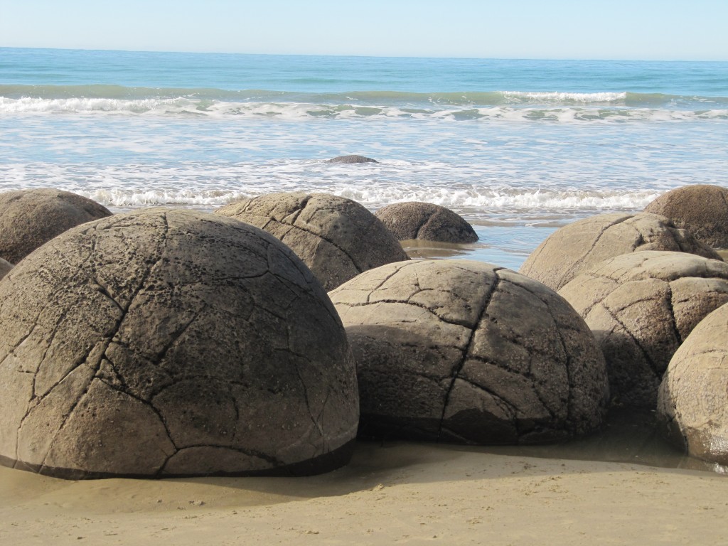 nz-hs-TW90007-Moeraki boulders