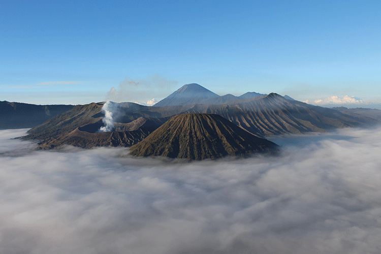 Nach 3 Stunden Nachtwanderung am eindrucksvollsten Aussichtspunkt meiner gesamten Reise angekommen -Indonesien, Mt. Bromo.