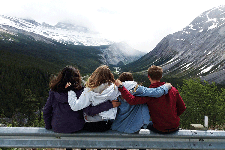 Mit meinen kanadischen Arbeitskollegen vom Housekeepen auf einem Wochenendtrip am Icefield Parkway.