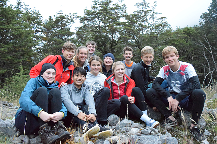 Draußen unterwegs im Fach Outdoor Education 