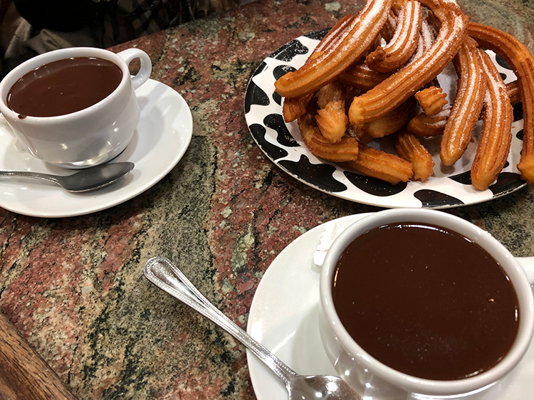 Köstliche Churros con Chocolate.