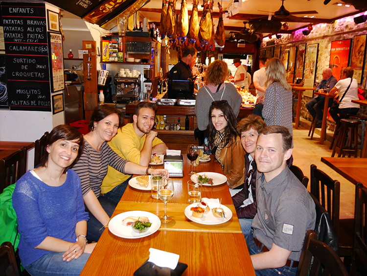 Pinxtos essen mit Laura und den anderen Schülern