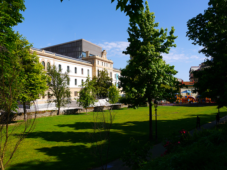 Die Tabakalera, die ehemalige Tabakfabrik, ist heute ein Kulturzentrum.