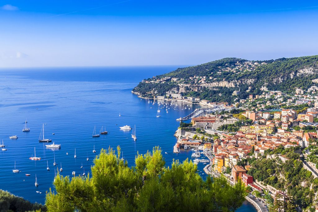 Stadt an der Côte d'Azur