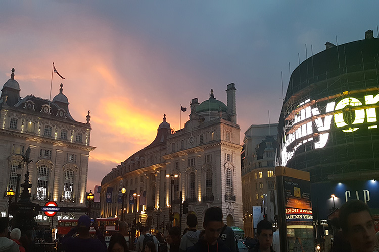 Piccadilly Circus beim Sonnenuntergang
