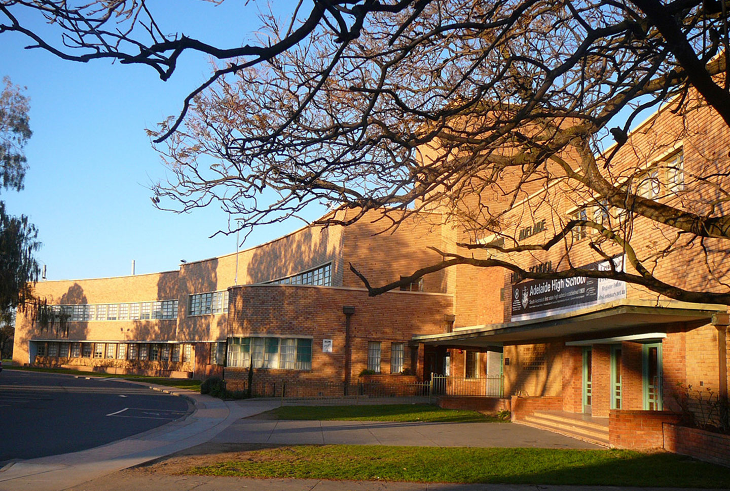 Adelaide High School in Australien TravelWorks